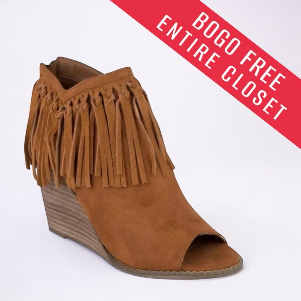 Mari-A Fringe Suede Wedged Heel Booties Sz 9.5